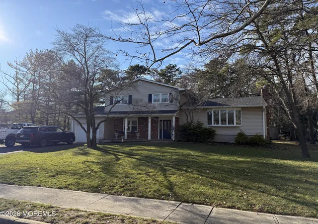 Photo 4 of Sale Pending at 4 Cambridge Ct, Toms River, NJ 08753 | MLS# 22601053 | Listing updated on 2026-08-19