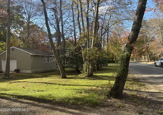 Photo 3 of Single family home for sale at 824 S Lake Dr, Lakewood, NJ 08701 | MLS# 22601562 | Listing updated on 2026-08-06