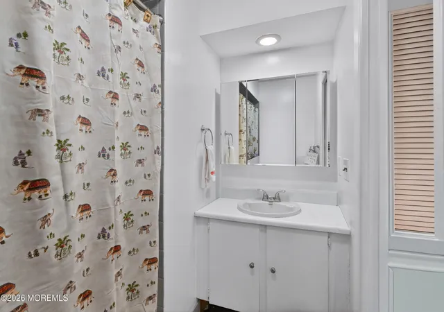 21st image of 80 Manchester Ct, Red Bank, NJ 07701 | MLS# 22603042