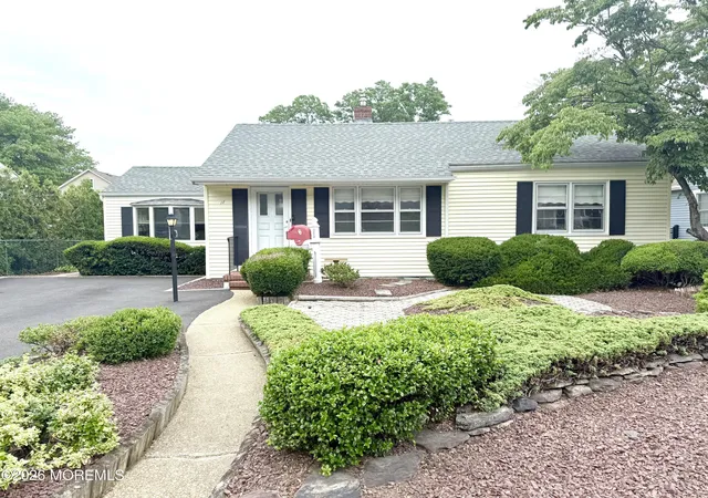 Homes for sale in Middletown, NJ | 17 Crestview Dr, Middletown, NJ 07748 | MLS# 22603893