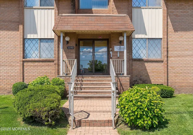 Homes for sale in Linden, NJ | 1190 W Saint Georges Ave, Linden, NJ 07036