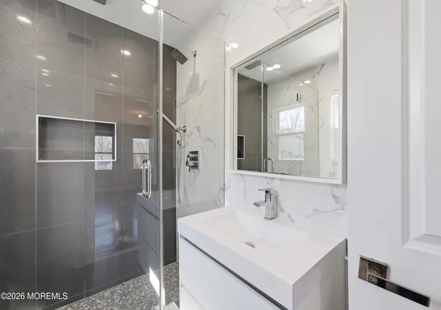5th image of 129 Melissa Ct, Lakewood, NJ 08701 | MLS# 22610605