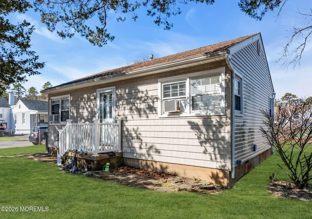 4th image of 2 Castro Grove Dr, Toms River, NJ 08753 | MLS# 22607360