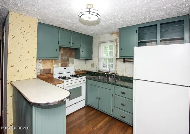 2nd image of 410 Middle Ln, Howell, NJ 07731 | MLS# 22626347