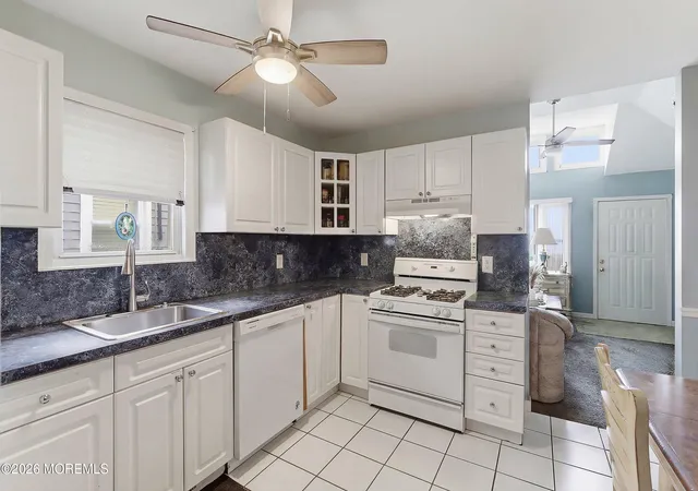 4th image of 114 Shoreland Cir, South Amboy, NJ 08879 | MLS# 22607434