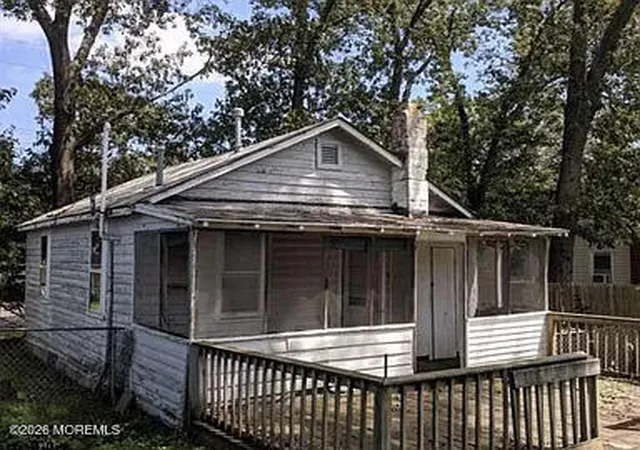 Photo 3 of Single family home for sale at 480 W End Ave, Toms River, NJ 08753 | MLS# 22607585 | Listing updated on 2026-06-30