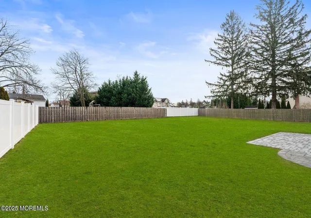 4th image of 1 Robin Dr, Oakhurst, NJ 07755 | MLS# 22607798