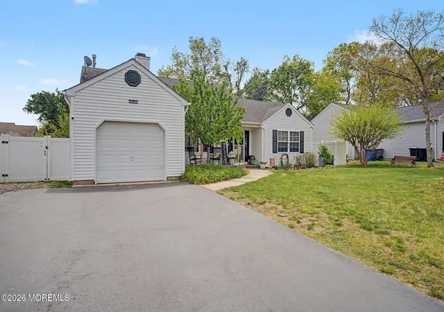 Homes for sale in Manahawkin, NJ | 125 Gangway Ln, Manahawkin, NJ 08050 | MLS# 22614305