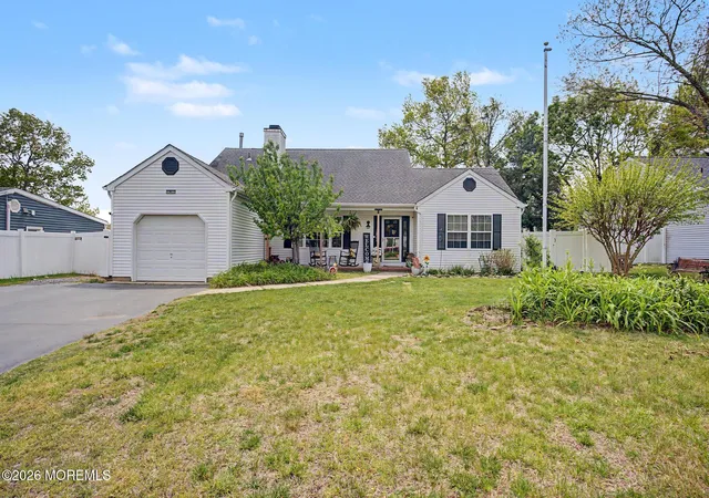 Homes for sale in Manahawkin, NJ | 125 Gangway Ln, Manahawkin, NJ 08050 | MLS# 22614305