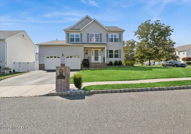 Photo 1 of Single family home for sale at 2 Higgins Ct, Howell, NJ 07731 | MLS# 22609853 | Listing updated on 2026-05-11