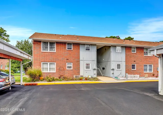 2nd image of 39m Cambridge Ct, Lakewood, NJ 08701 | MLS# 22608620