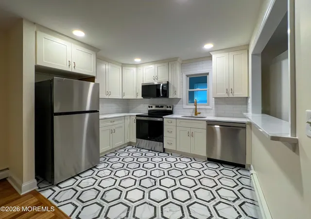3rd image of 16 Catskill Ct, Toms River, NJ 08753 | MLS# 22609483