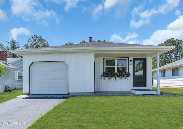 Homes for sale in Toms River, NJ | 404 Jamaica Blvd, Toms River, NJ 08757 | MLS# 22609734