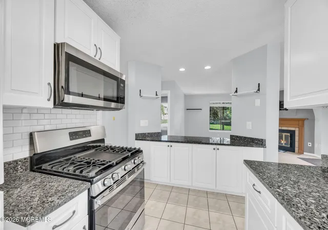 Homes for sale in Edison, NJ | 9 Carriage Pl, Edison, NJ 08820 | MLS# 22612035