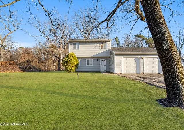 Photo 3 of Single family home for sale at 129 Van Buren Ave, Lakewood, NJ 08701 | MLS# 22610126 | Listing updated on 2026-10-07