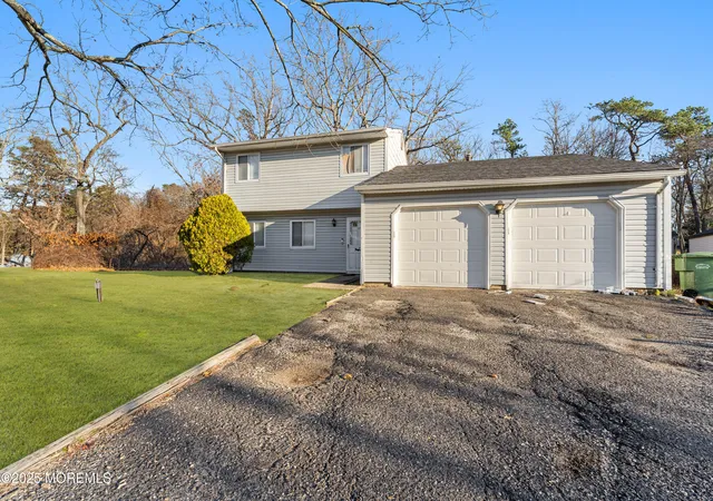 Photo 4 of Single family home for sale at 129 Van Buren Ave, Lakewood, NJ 08701 | MLS# 22610126 | Listing updated on 2026-10-07