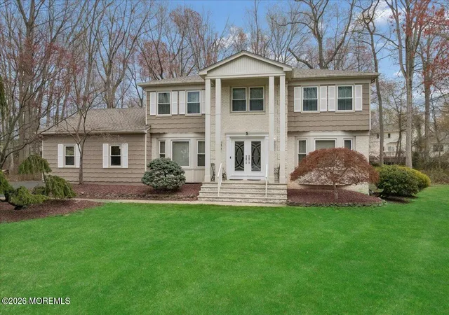 Homes for sale in Manalapan, NJ | 5 Crown Ct, Manalapan, NJ 07726 | MLS# 22610402