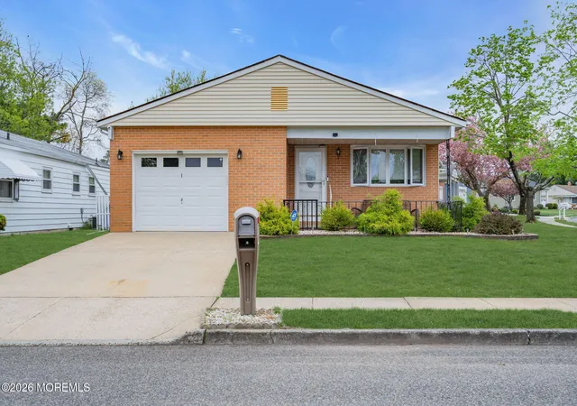 Photo 3 of Single family home for sale at 1 Speighstown Pl, Toms River, NJ 08757 | MLS# 22611008 | Listing updated on 2026-09-17