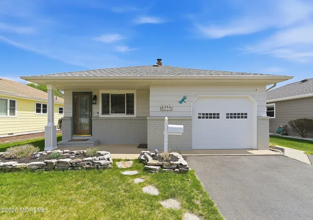 Photo 2 of Single family home for sale at 428 Saint Thomas Dr, Toms River, NJ 08757 | MLS# 22611048 | Listing updated on 2026-10-06