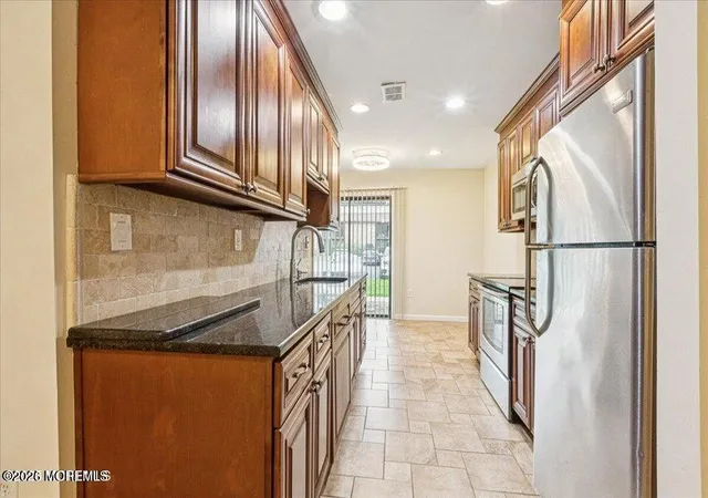 Homes for sale in Manalapan, NJ | 70 Overlook Wy #E, Manalapan, NJ 07726 | MLS# 22611025