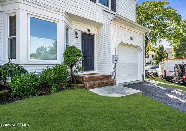 2nd image of 21 Carriage Ln, Englishtown, NJ 07726 | MLS# 22619323