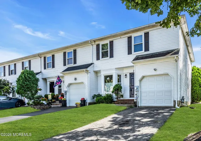 3rd image of 21 Carriage Ln, Englishtown, NJ 07726 | MLS# 22619323