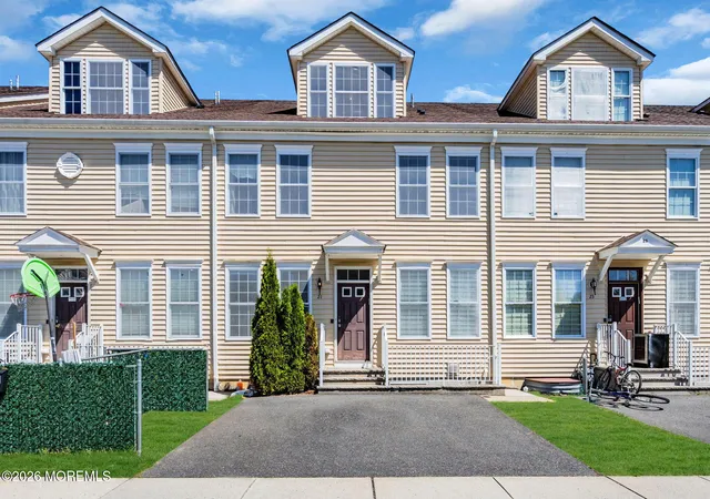 1st image of 21 Prague Pl, Lakewood, NJ 08701 | MLS# 22612188