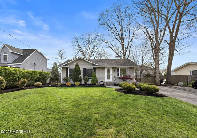 Homes for sale in Manahawkin, NJ | 139 Bosun Ave, Manahawkin, NJ 08050 | MLS# 22611623