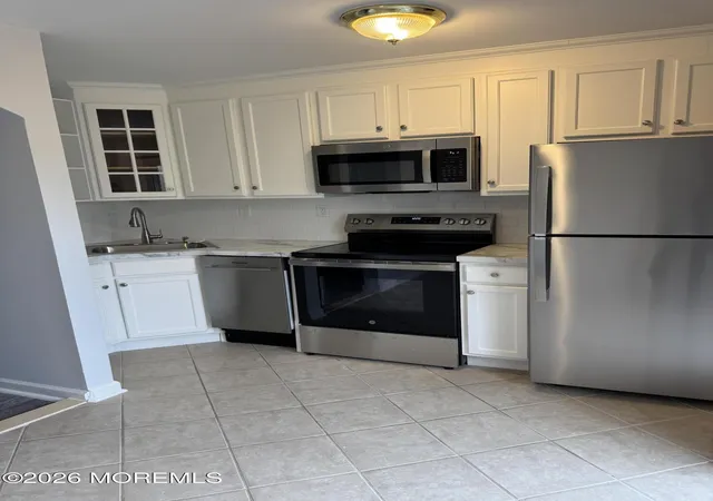 3rd image of 96 E Ave, Atlantic Highlands, NJ 07716