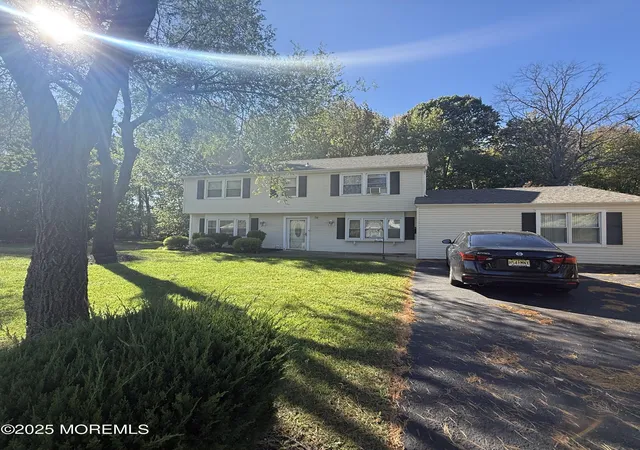 3rd image of 28 Cypress Ln, Matawan, NJ 07747 | MLS# 22611872