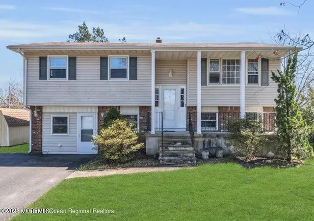 2nd image of 815 Royal Ln, Toms River, NJ 08753 | MLS# 22612037