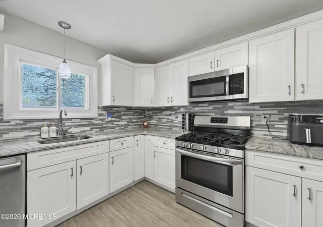 Photo 1 of Single family home for sale at 515 Hollywood Ave, Toms River, NJ 08753 | MLS# 22612453 | Listing updated on 2026-10-26