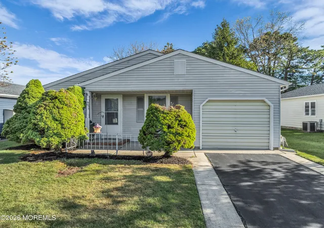 Photo 2 of Single family home for sale at 3 Madras Ct, Toms River, NJ 08757 | MLS# 22612937 | Listing updated on 2026-08-28