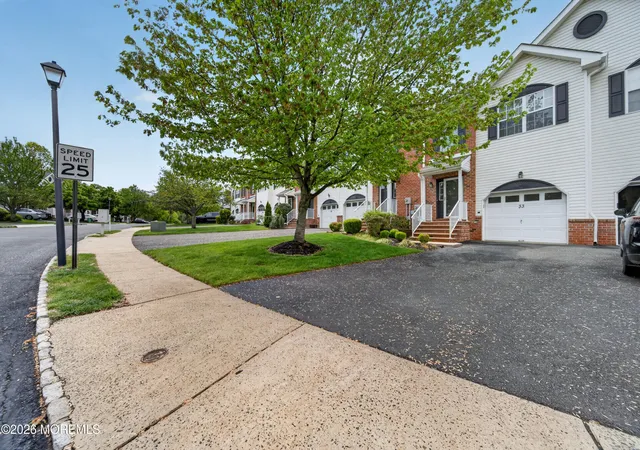 Homes for sale in Manalapan, NJ | 33 Heron Ct, Manalapan, NJ 07726 | MLS# 22613339