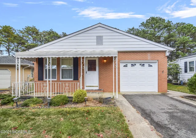 2nd image of 6 Villa Bella Ct, Toms River, NJ 08757 | MLS# 22614171