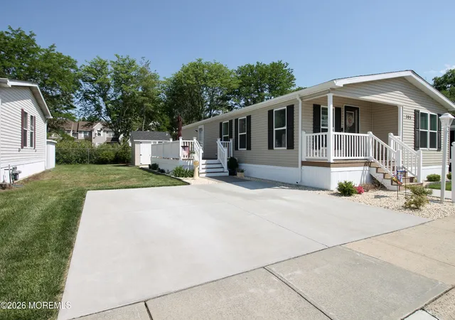 Homes for sale in Freehold, NJ | 305 Farm Rd, Freehold, NJ 07728 | MLS# 22614702