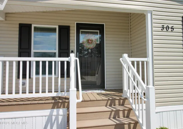Homes for sale in Freehold, NJ | 305 Farm Rd, Freehold, NJ 07728 | MLS# 22614702