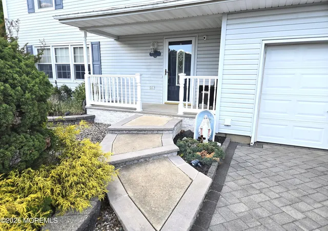 3rd image of 300 Pennington Ct, Toms River, NJ 08753 | MLS# 22614472