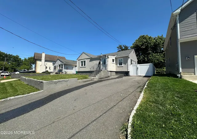 Homes for sale in Keyport, NJ | 92 Woodland Dr, Keyport, NJ 07735 | MLS# 22614544