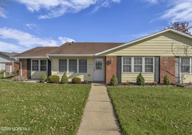 3rd image of 329A Dorchester Dr #A, Lakewood, NJ 08701 | MLS# 22614688