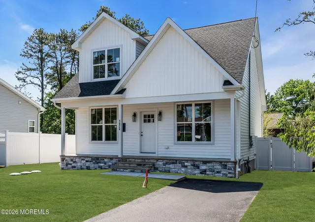 Photo 3 of Single family home for sale at 1424 8th Avenue, Toms River, NJ 08757 | MLS# 22614959 | Listing updated on 2026-08-03