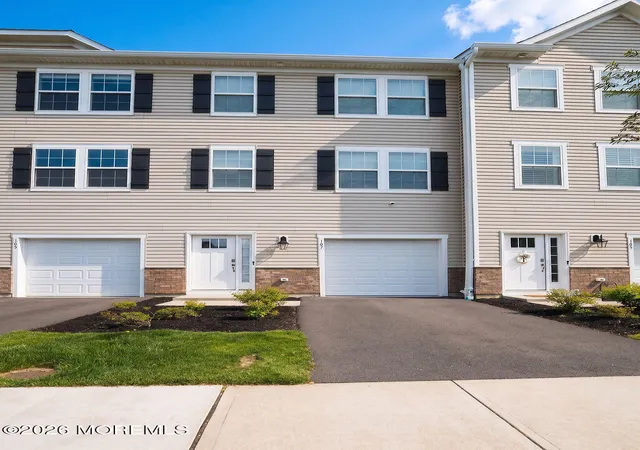 Homes for sale in Manahawkin, NJ | 107 Melanie Way, Manahawkin, NJ 08050 | Houzeo