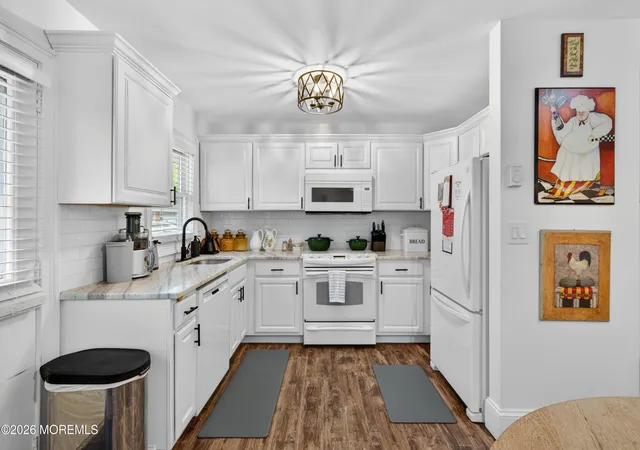 2nd image of 123b Edinburgh Ln #123B, Lakewood, NJ 08701 | MLS# 22615473