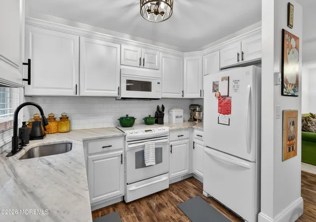 3rd image of 123B Edinburgh Ln #123B, Lakewood, NJ 08701 | MLS# 22615473