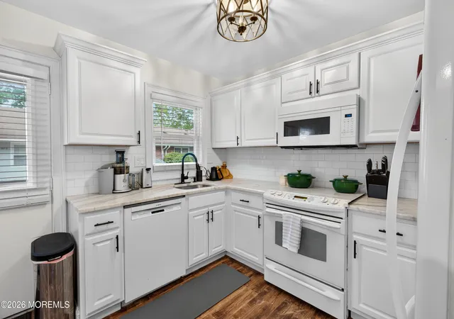 4th image of 123B Edinburgh Ln #123B, Lakewood, NJ 08701 | MLS# 22615473