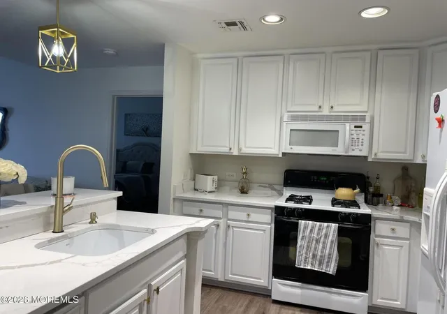 Homes for sale in Perth Amboy, NJ | 358 Rector St #707, Perth Amboy, NJ 08862 | MLS# 22615576