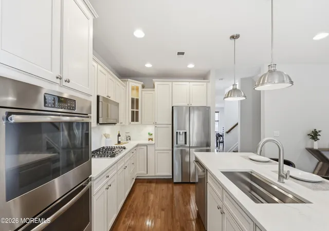 4th image of 330 Princeton Ct, Shrewsbury Boro, NJ 07702 | MLS# 22617039