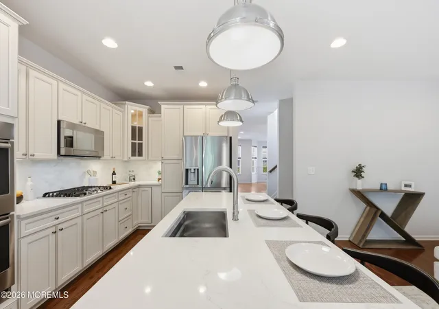 5th image of 330 Princeton Ct, Shrewsbury Boro, NJ 07702 | MLS# 22617039