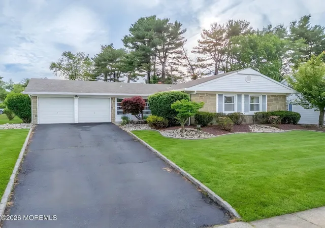 Homes for sale in Matawan, NJ | 117 Idolstone Ln, Matawan, NJ 07747 | MLS# 22615888