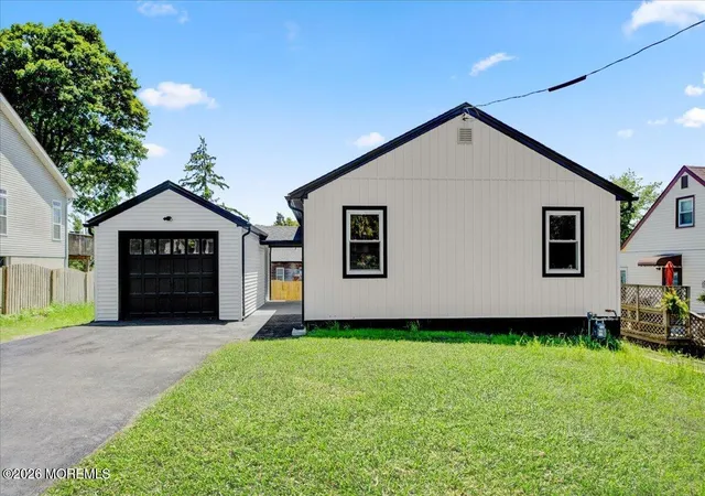 Photo 3 of Sale Pending at 39 Point O Woods Dr, Toms River, NJ 08753 | MLS# 22615994 | Listing updated on 2026-09-08